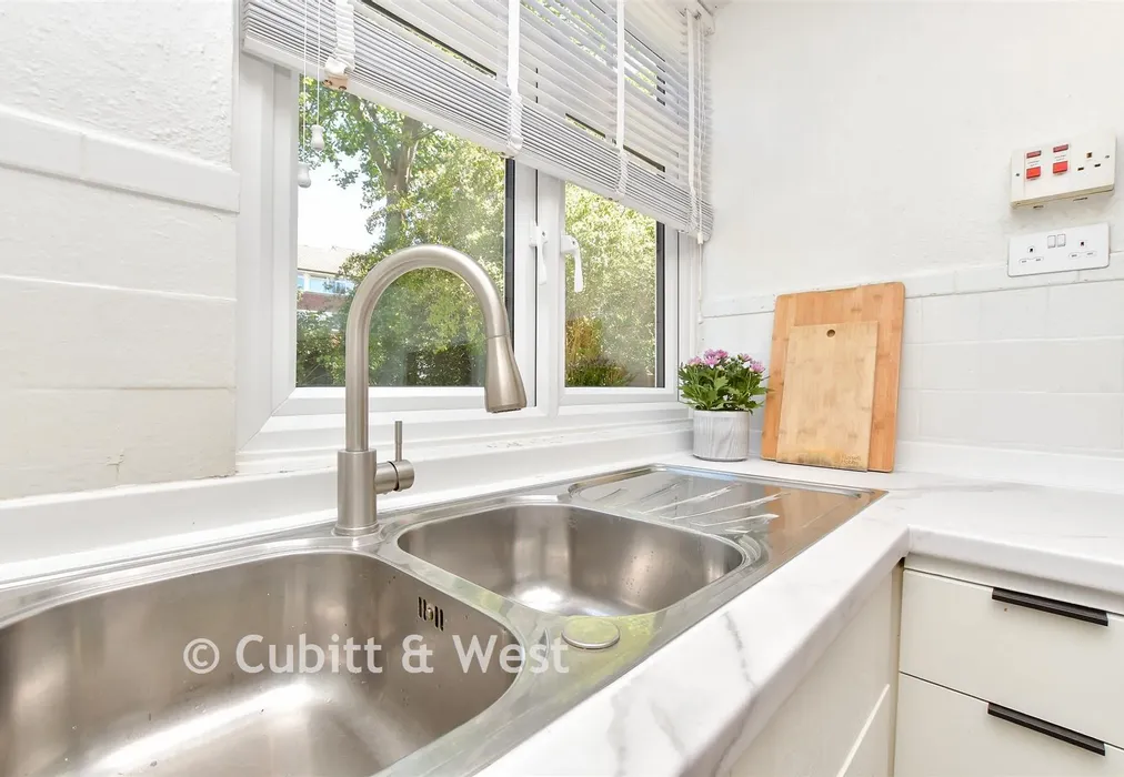 Internal Lifestyle Photograph - Langley Park Road, Sutton, Surrey - Wards of Kent