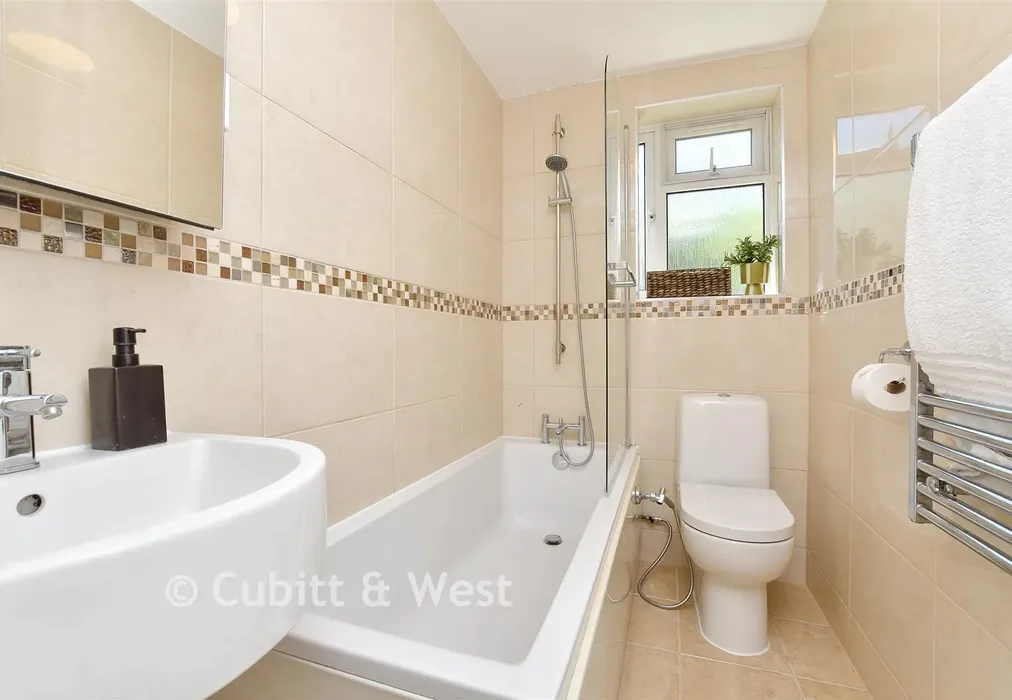 Bathroom - Langley Park Road, Sutton, Surrey - Wards of Kent