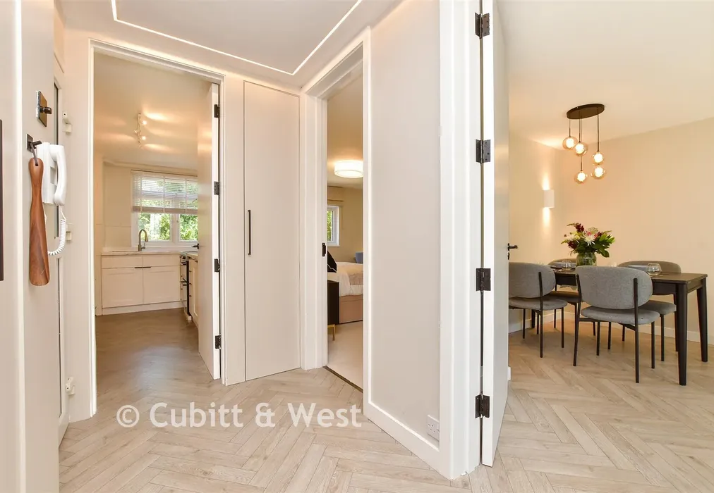 Entrance Hall - Langley Park Road, Sutton, Surrey - Wards of Kent
