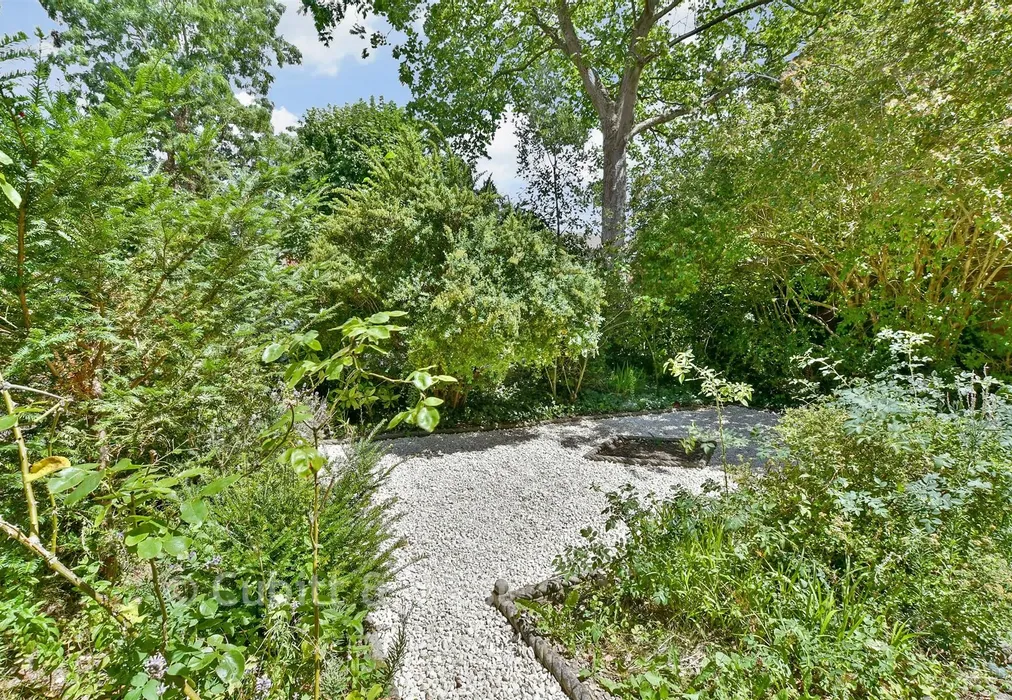 Front Garden - Langley Park Road, Sutton, Surrey - Wards of Kent