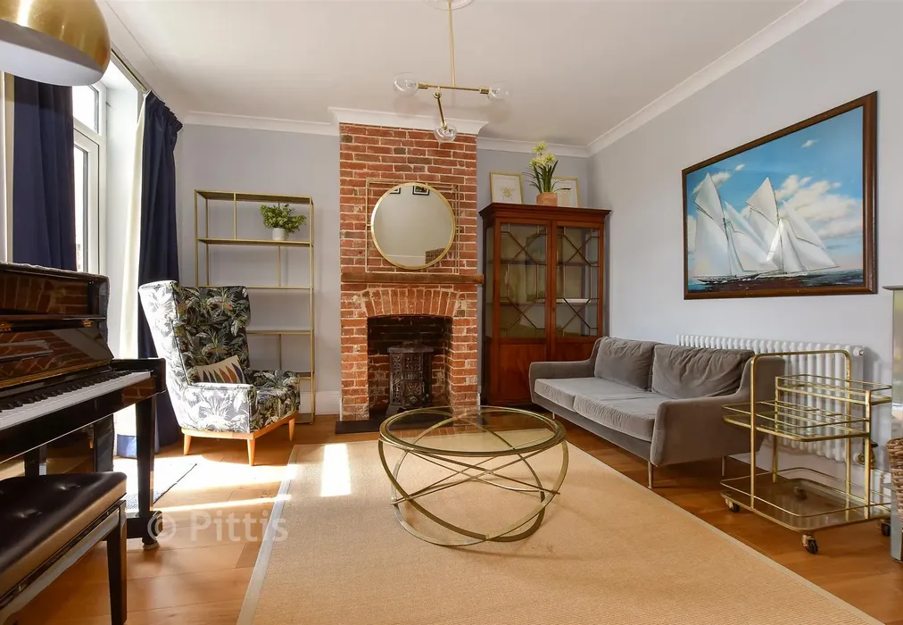 Sitting Room - Mill Hill Road, Cowes, Isle of Wight - Wards of Kent