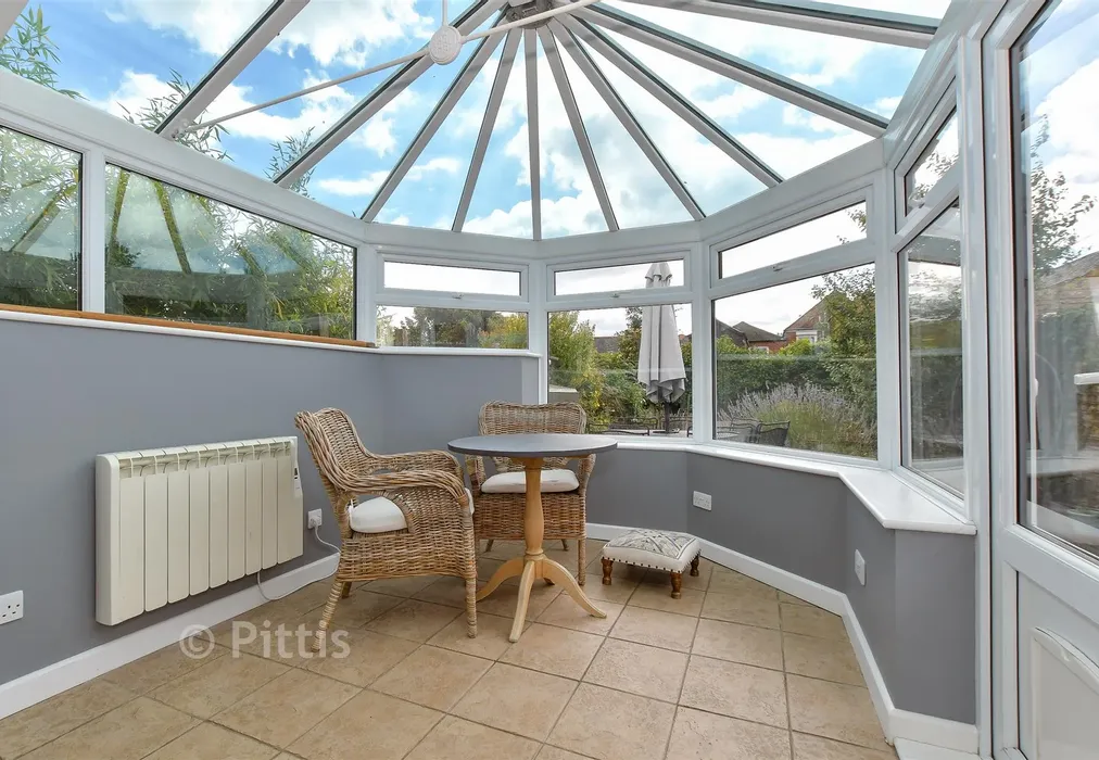 Conservatory - Mill Hill Road, Cowes, Isle of Wight - Wards of Kent