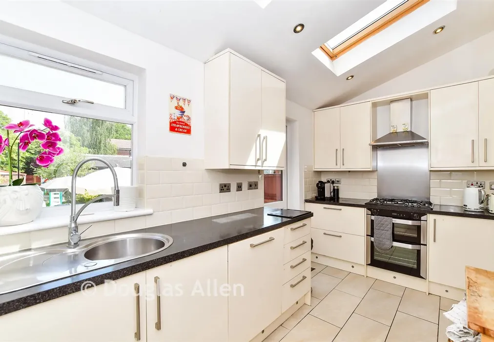 Kitchen - Wansford Road, Woodford Green, Essex - Wards of Kent