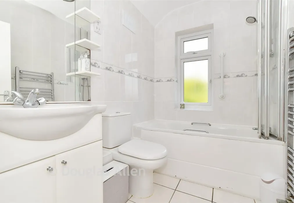 Bathroom - Wansford Road, Woodford Green, Essex - Wards of Kent