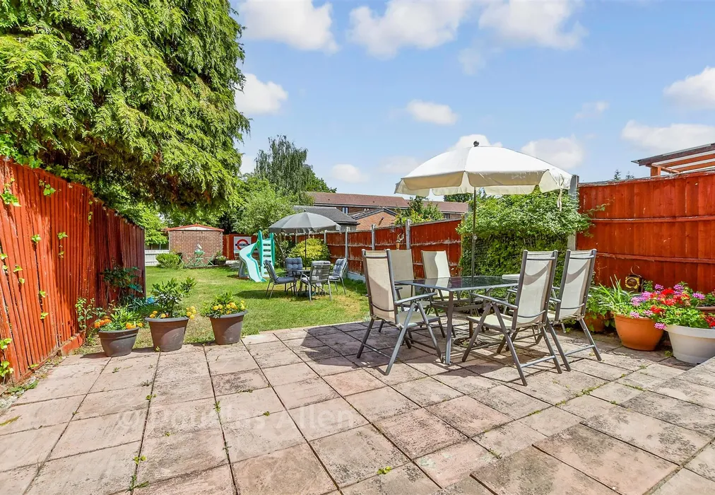 Rear Garden - Wansford Road, Woodford Green, Essex - Wards of Kent