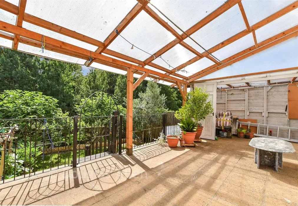 Patio / Decking - Chigwell Road, Woodford Green, Essex - Wards of Kent