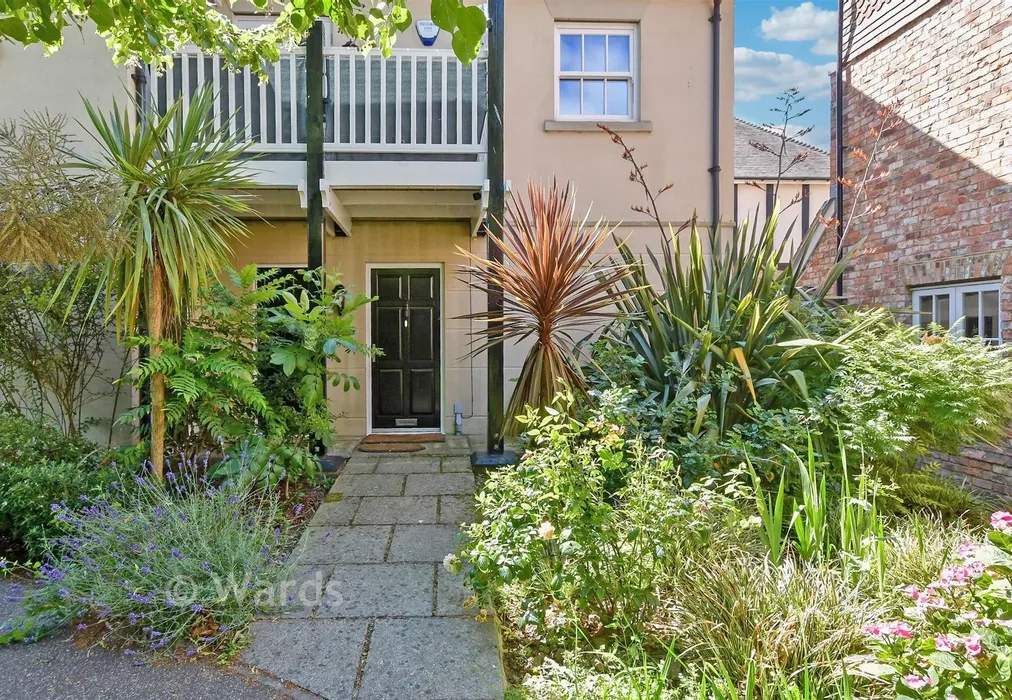 Front Garden - College Square, Westgate-On-Sea, Kent - Wards of Kent