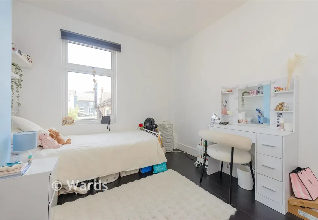 Bedroom 1 - Bartlett Road, Gravesend, Kent - Wards of Kent