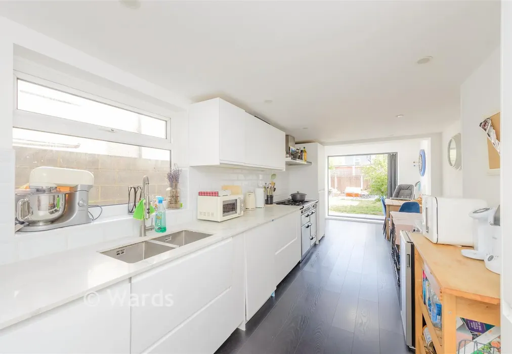 Kitchen - Bartlett Road, Gravesend, Kent - Wards of Kent