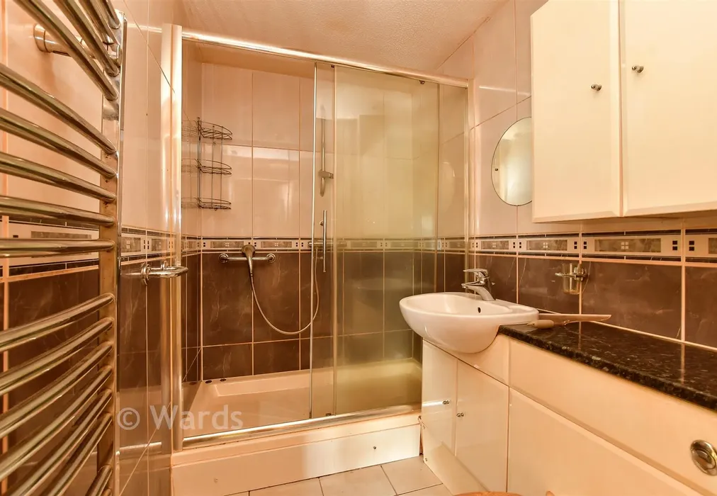Shower Room - Abbey Fields, Faversham, Kent - Wards of Kent
