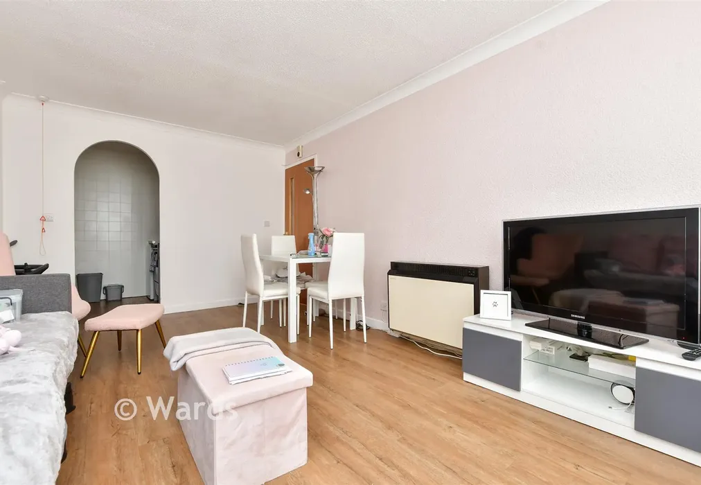 Lounge/Diner - Wellington Crescent, Ramsgate, Kent - Wards of Kent