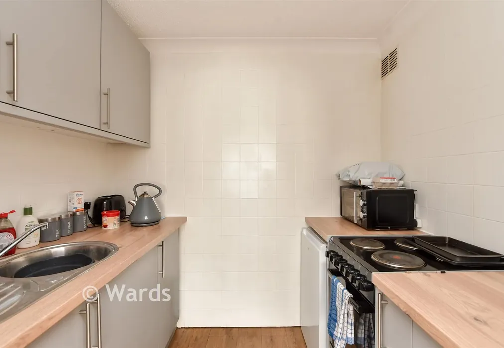Kitchen - Wellington Crescent, Ramsgate, Kent - Wards of Kent