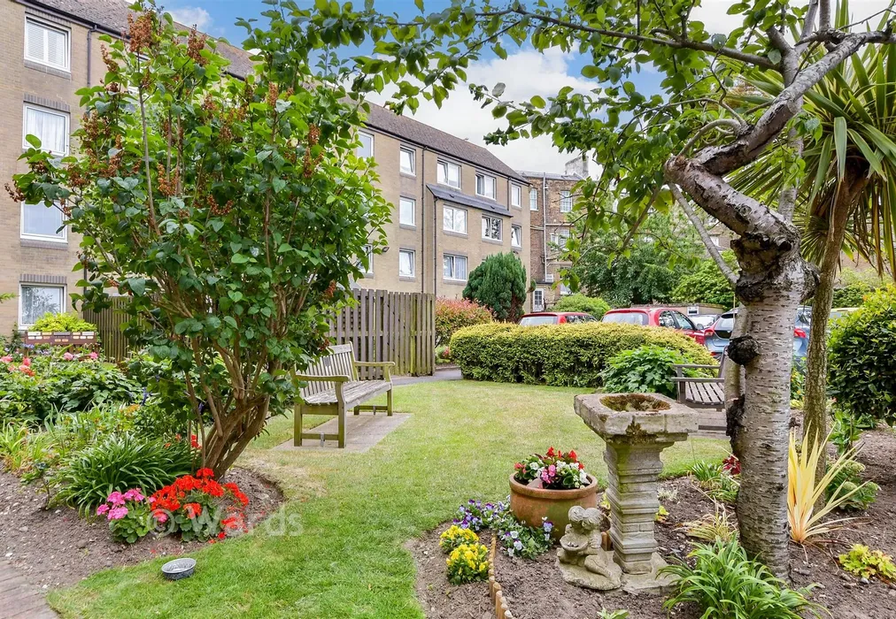 Communal Gardens - Wellington Crescent, Ramsgate, Kent - Wards of Kent