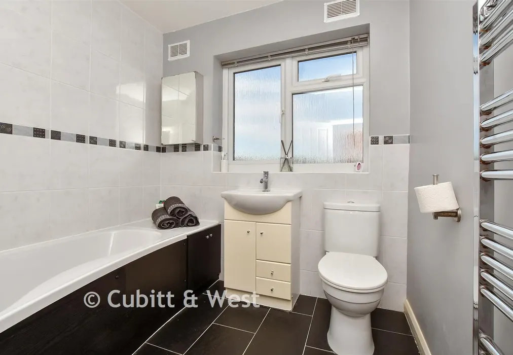 Bathroom - London Road, Wallington, Surrey - Wards of Kent