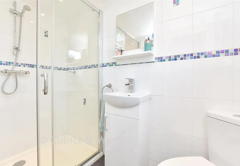 En-Suite Shower Room - London Road, Wallington, Surrey - Wards of Kent