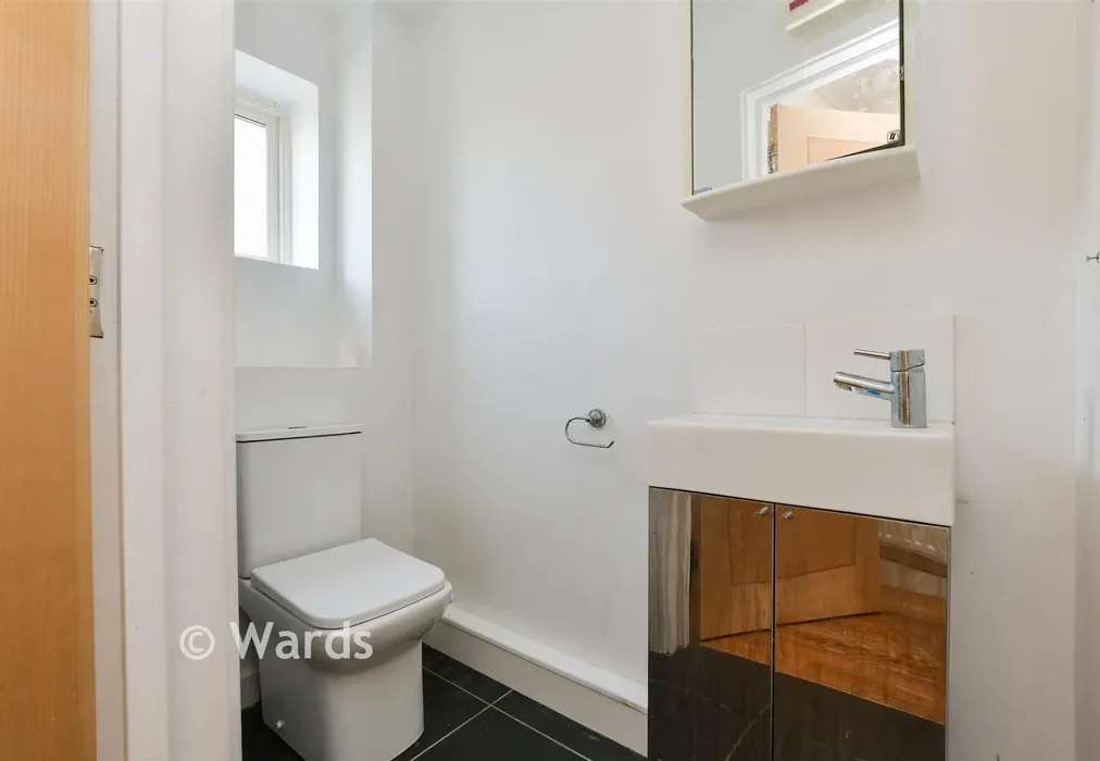 Cloakroom - Parish Close, Broadstairs, Kent - Wards of Kent