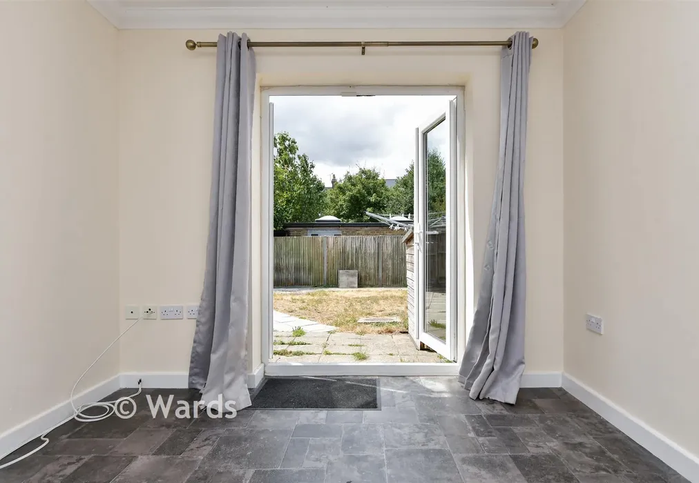 Lounge - Parish Close, Broadstairs, Kent - Wards of Kent