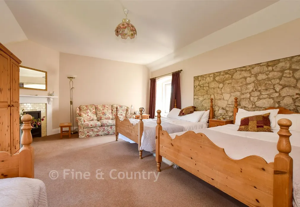 Bedroom 1 - Camp Road, Freshwater, Isle of Wight - Wards of Kent