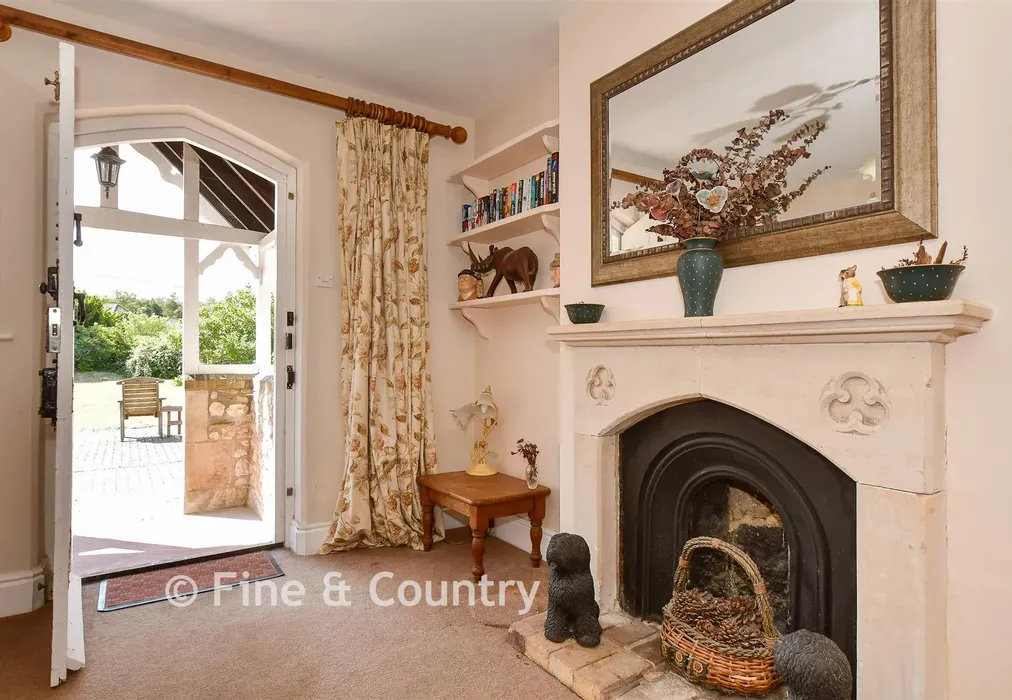 Internal Lifestyle Photograph - Camp Road, Freshwater, Isle of Wight - Wards of Kent