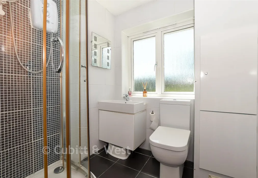 Shower Room - Reeve Road, Reigate, Surrey - Wards of Kent