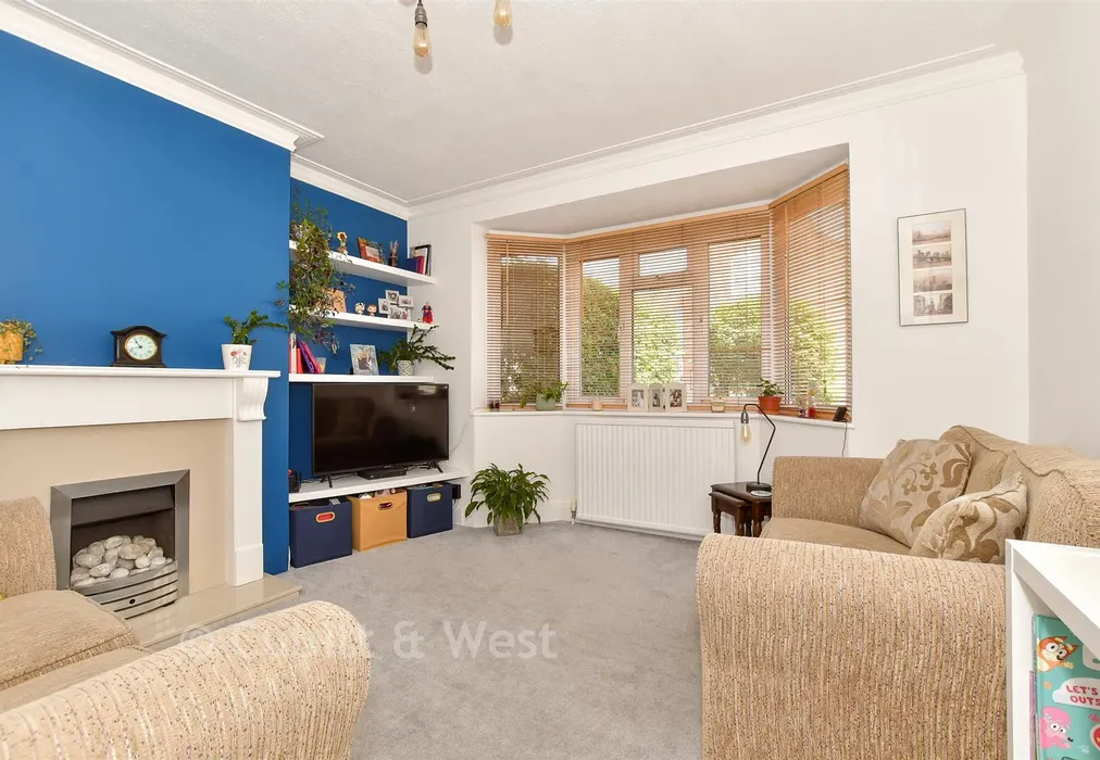 Lounge - Queen Street, Worthing, Sussex - Wards of Kent