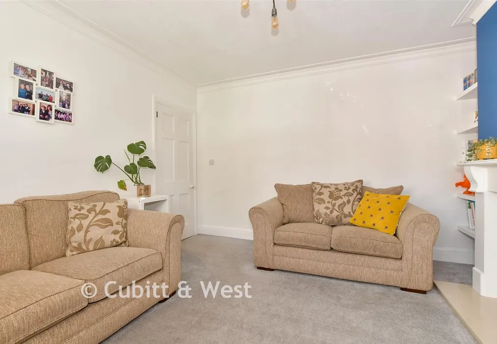 Lounge - Queen Street, Worthing, Sussex - Wards of Kent