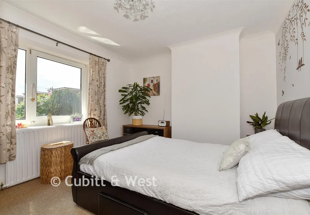 Bedroom 1 - Queen Street, Worthing, Sussex - Wards of Kent