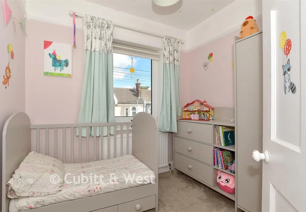 Bedroom 3 - Queen Street, Worthing, Sussex - Wards of Kent