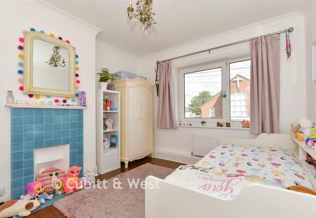 Bedroom 2 - Queen Street, Worthing, Sussex - Wards of Kent