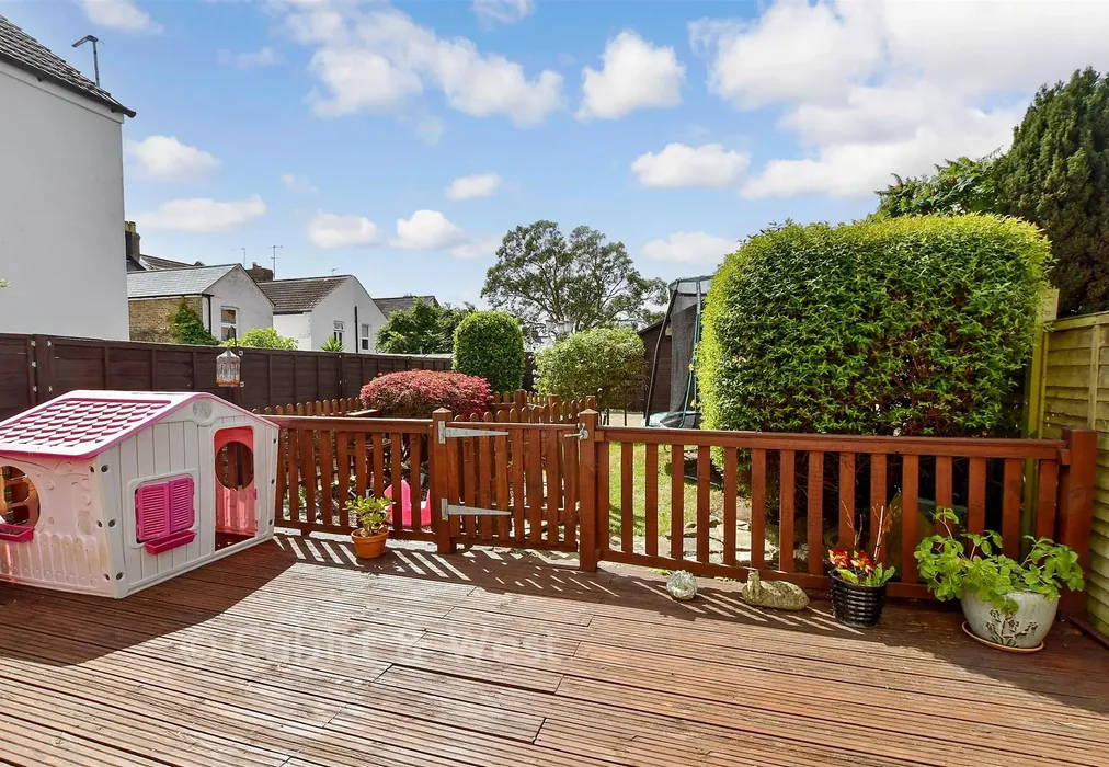 Rear Garden - Queen Street, Worthing, Sussex - Wards of Kent