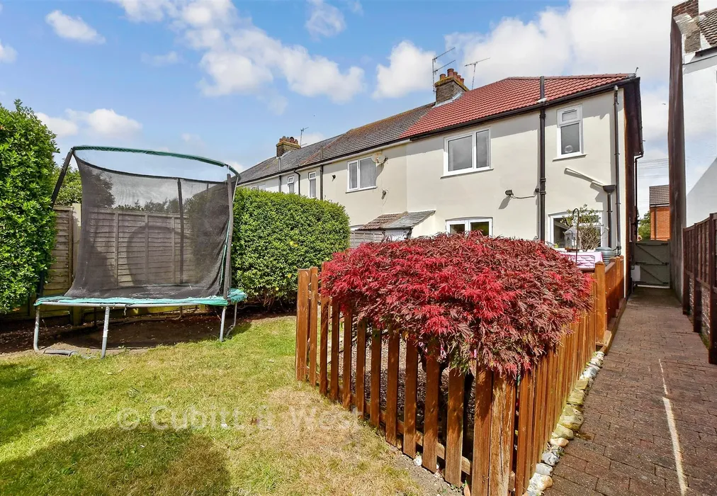Rear Garden - Queen Street, Worthing, Sussex - Wards of Kent