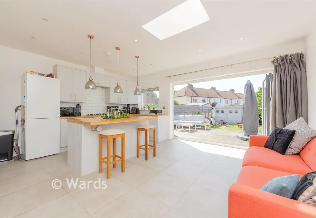 Kitchen - Lime Avenue, Northfleet, Kent - Wards of Kent