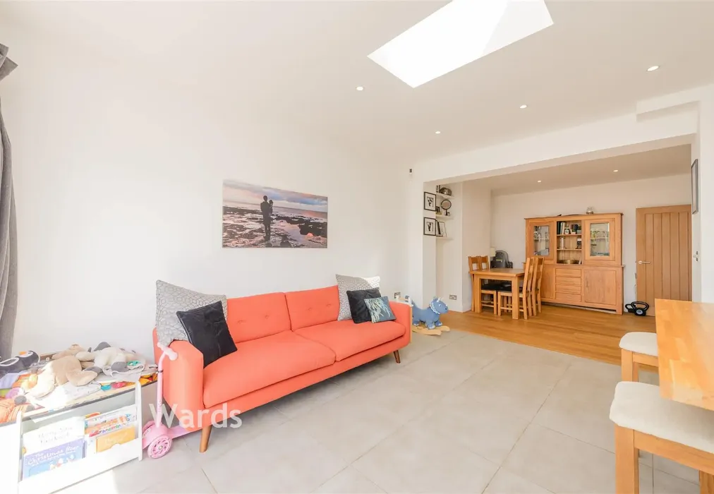 Kitchen - Lime Avenue, Northfleet, Kent - Wards of Kent