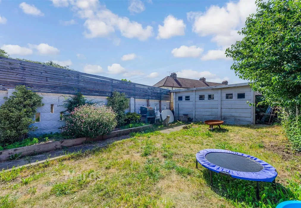Rear Garden - Lime Avenue, Northfleet, Kent - Wards of Kent