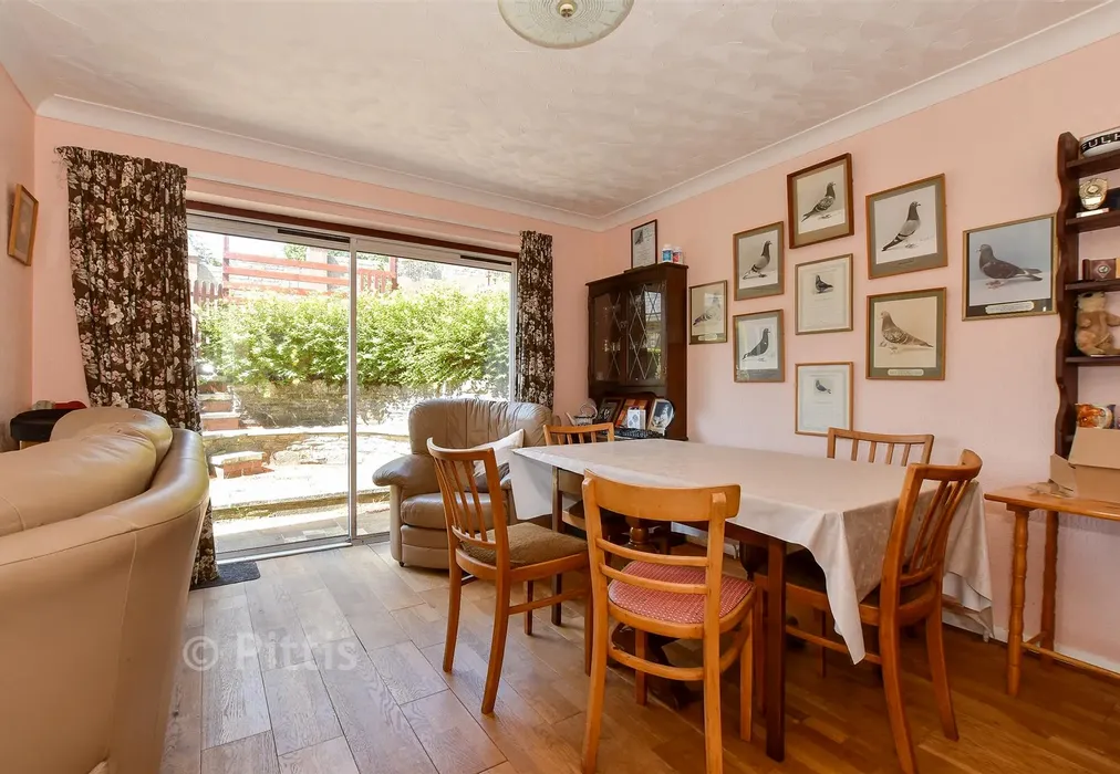 Lounge - Lowtherville Road, Ventnor, Isle of Wight - Wards of Kent