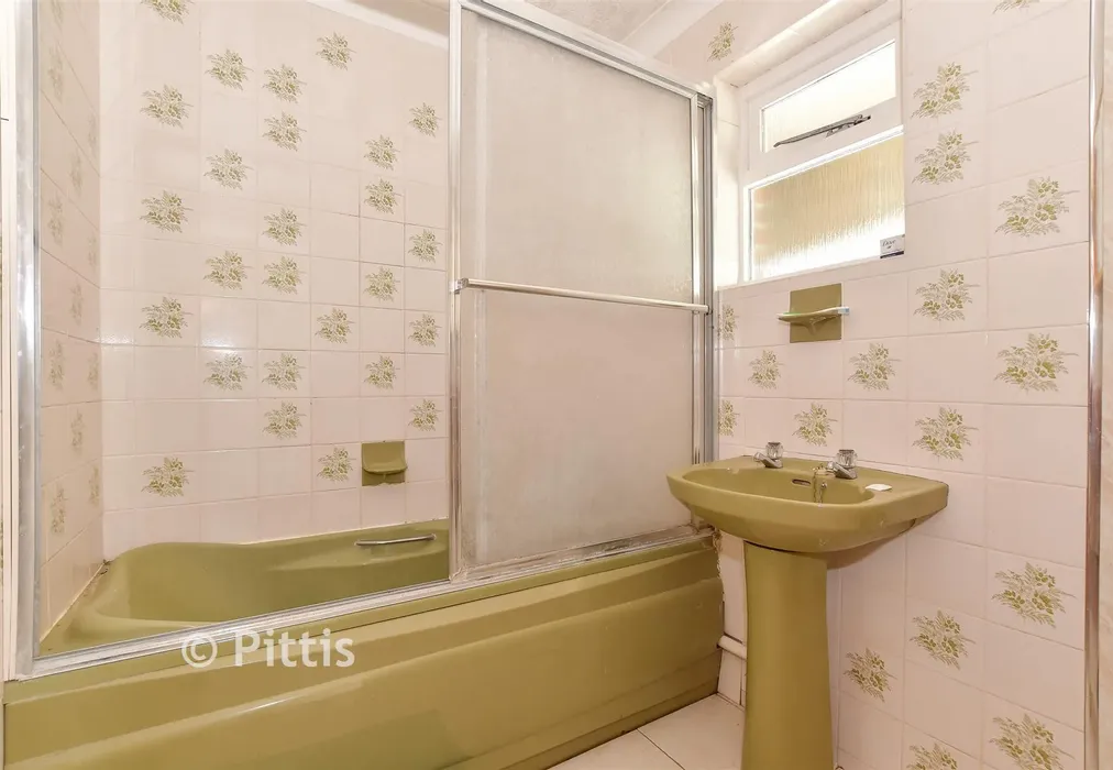 Bathroom - Lowtherville Road, Ventnor, Isle of Wight - Wards of Kent