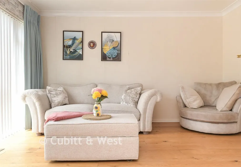 Internal Lifestyle Photograph - Woodhatch Road, Redhill, Surrey - Wards of Kent