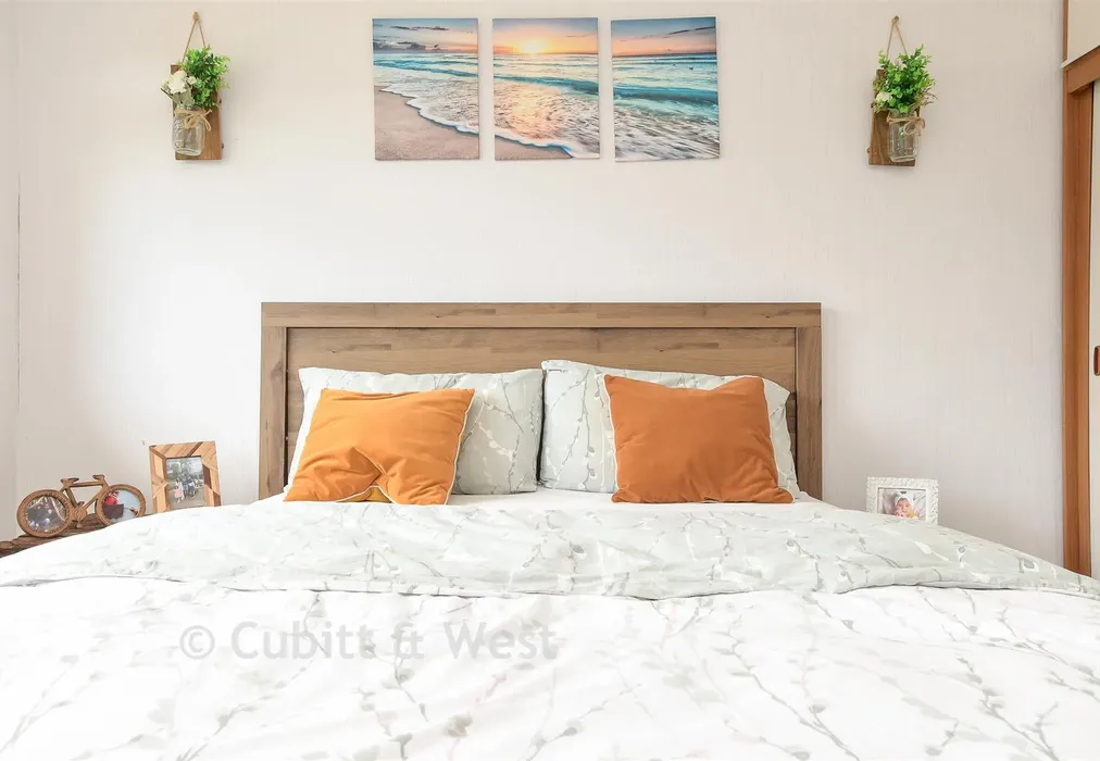 Internal Lifestyle Photograph - Woodhatch Road, Redhill, Surrey - Wards of Kent