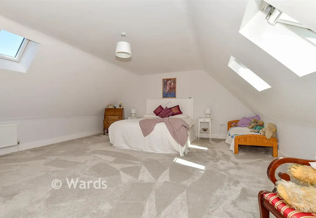 Bedroom 1 - Smith Way, Headcorn, Ashford, Kent - Wards of Kent