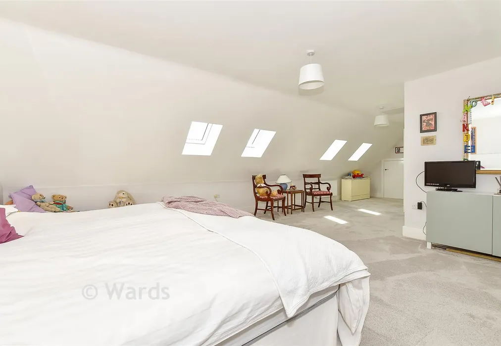 Bedroom 1 - Smith Way, Headcorn, Ashford, Kent - Wards of Kent