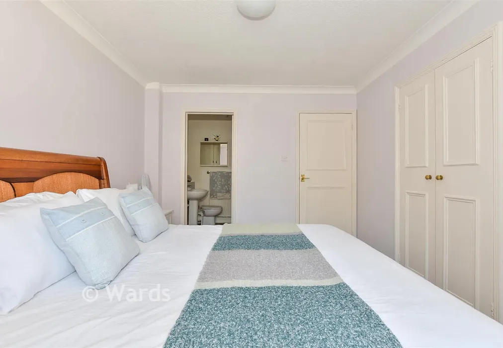 Bedroom 1 - Little Meadow, Upper Harbledown, Canterbury, Kent - Wards of Kent