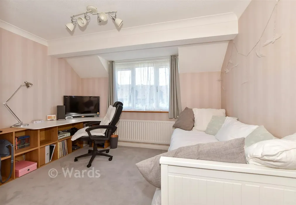 Bedroom 2 - Little Meadow, Upper Harbledown, Canterbury, Kent - Wards of Kent