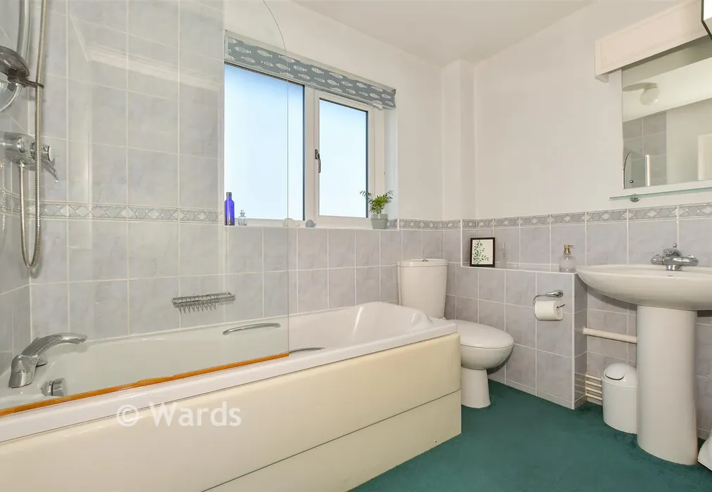 Bathroom - Little Meadow, Upper Harbledown, Canterbury, Kent - Wards of Kent