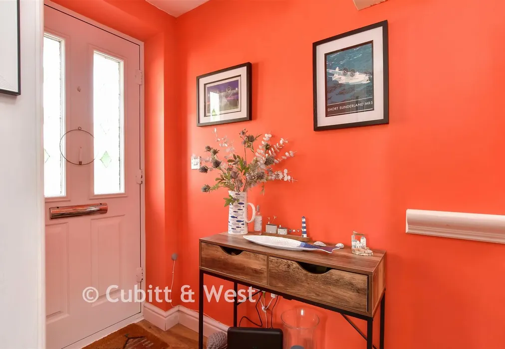 Entrance Hall - Lidsey Lane, Bognor Regis, West Sussex - Wards of Kent