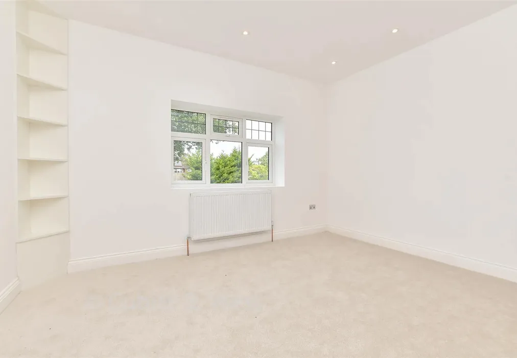 Bedroom 1 - Cobham Road, Leatherhead, Surrey - Wards of Kent