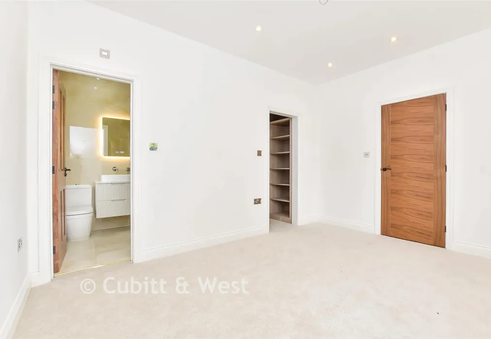 Bedroom 1 - Cobham Road, Leatherhead, Surrey - Wards of Kent