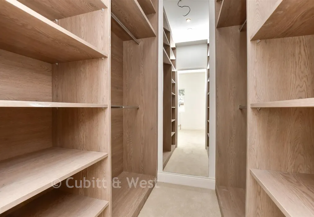Dressing Area - Cobham Road, Leatherhead, Surrey - Wards of Kent