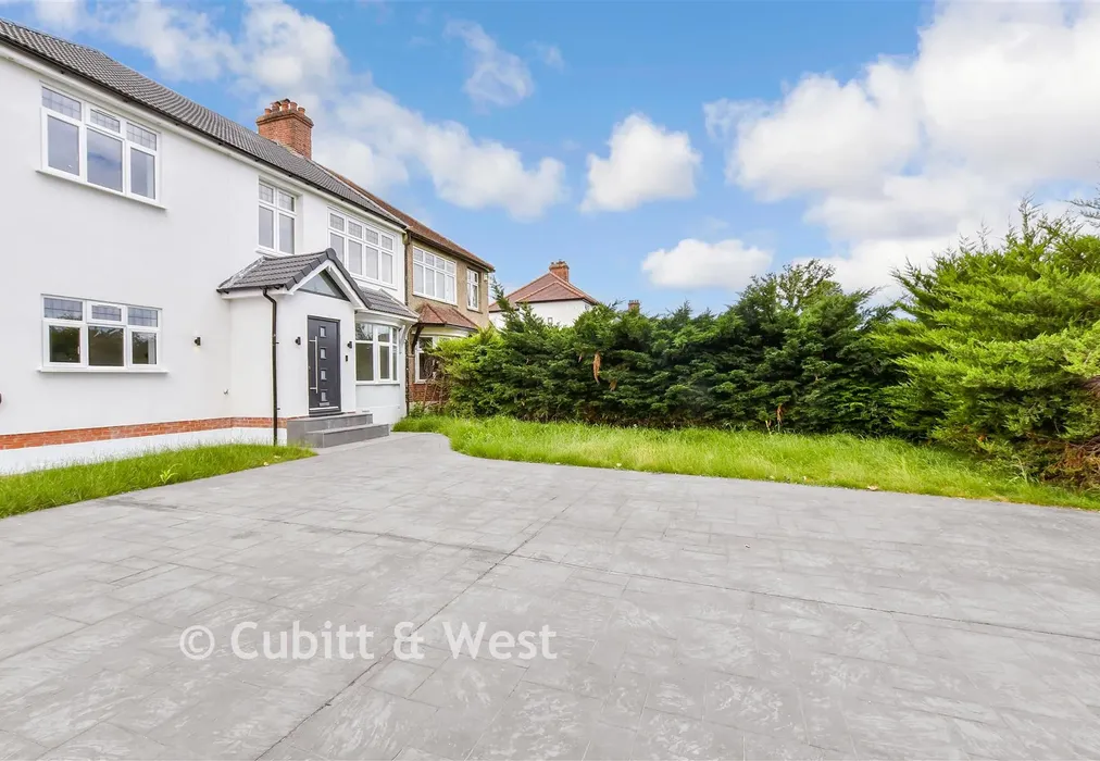 Driveway/Parking - Cobham Road, Leatherhead, Surrey - Wards of Kent