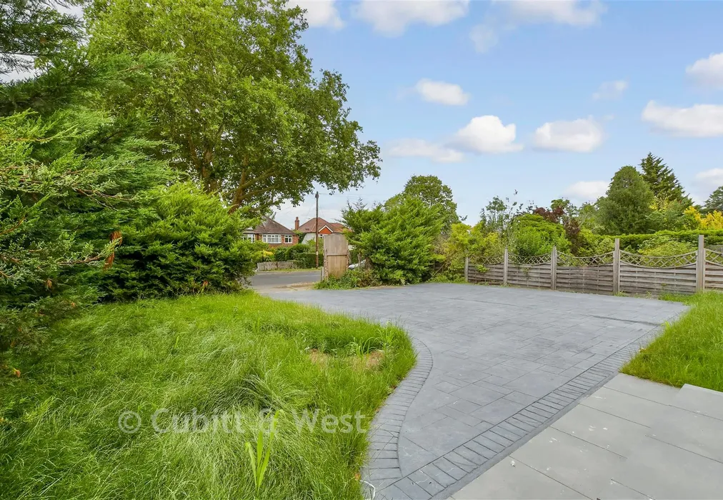Driveway/Parking - Cobham Road, Leatherhead, Surrey - Wards of Kent