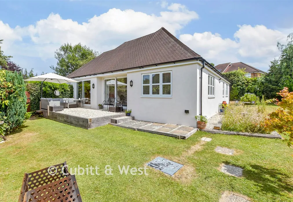 Rear Garden - Rowplatt Lane, Felbridge, West Sussex - Wards of Kent